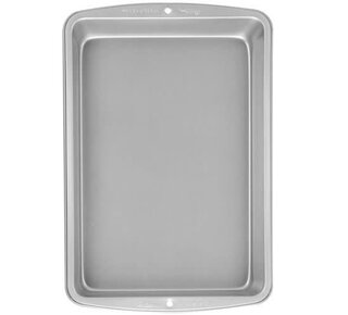 wilton Recipe Right® Oblong Cake Pan 33 x 22,9cm