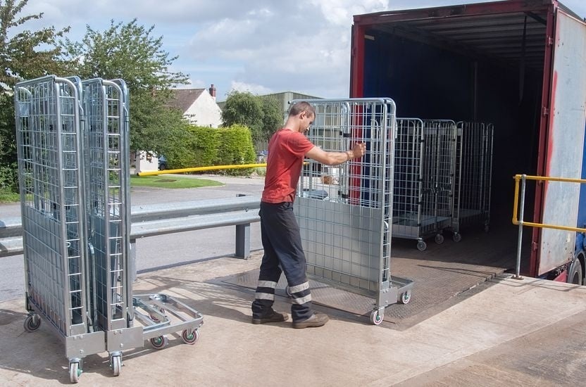 Wie viele Rollcontainer passen in einen Lkw? Blogartikel