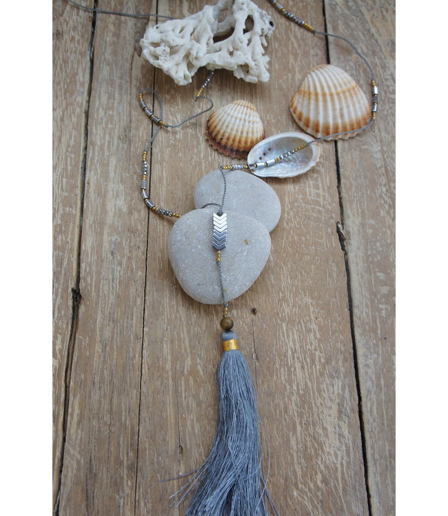 Hippy Chick Ematite Arrow Collana  Grigia