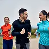 Polarized training voor hardlopers: waarom veel zone-1 én een paar intensieve sessies je sneller maken