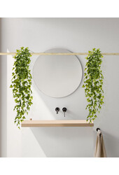Plante artificielle suspendue lierre