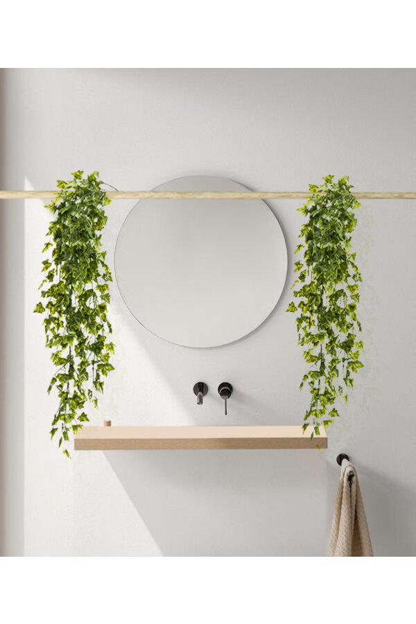 Plante artificielle suspendue lierre