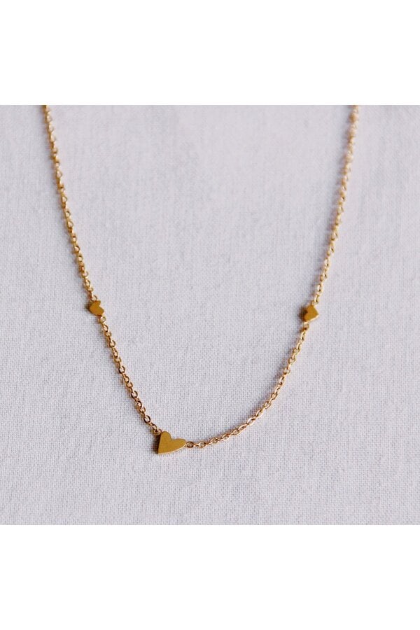 Feine Halskette aus Edelstahl mit 3 Mini-Herzen – Gold