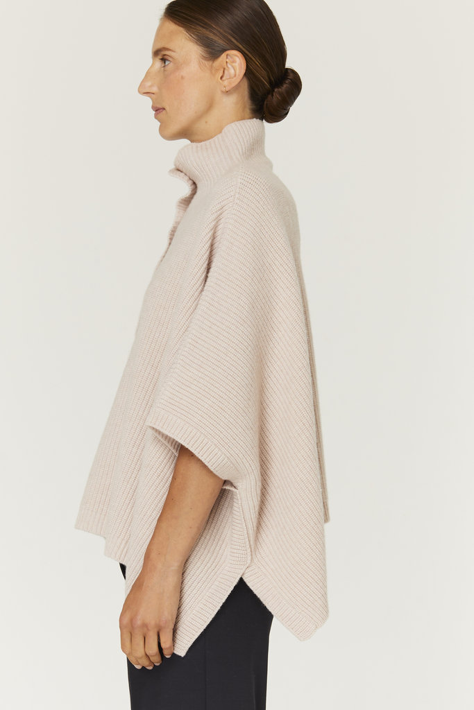 Gris Honore Cape