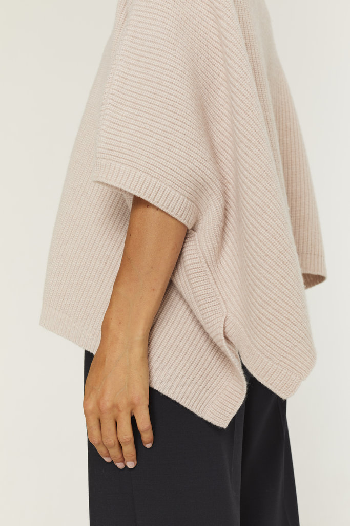 Gris Honore cape