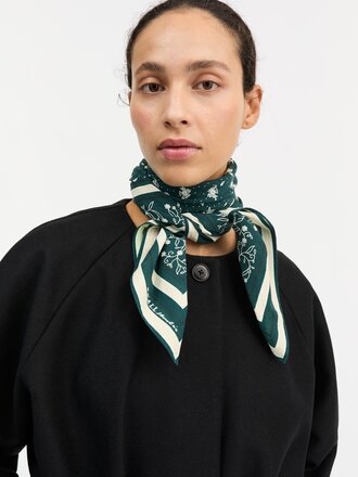 Skall Studio Skall Classic Scarf Pine Green