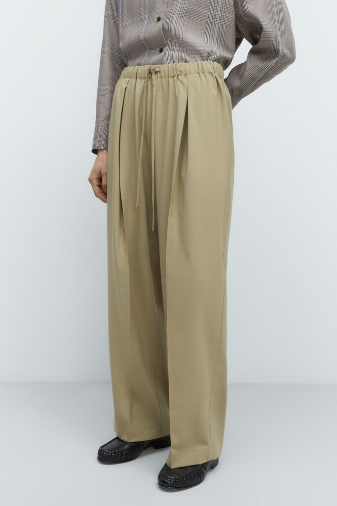 Cordera Pleated Relaxed Pants