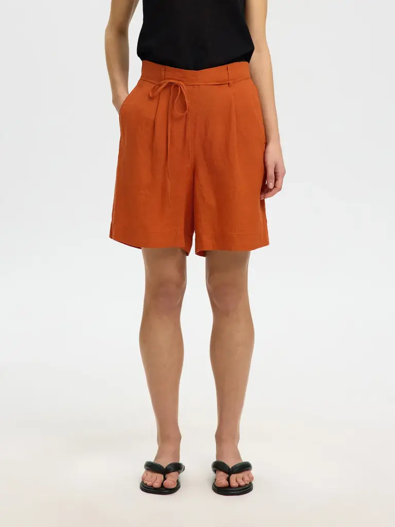 Selected Linna Short