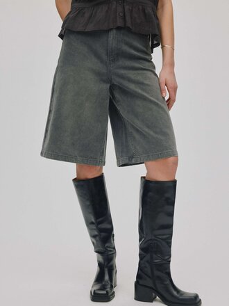 Rabens saloner Adelin Short