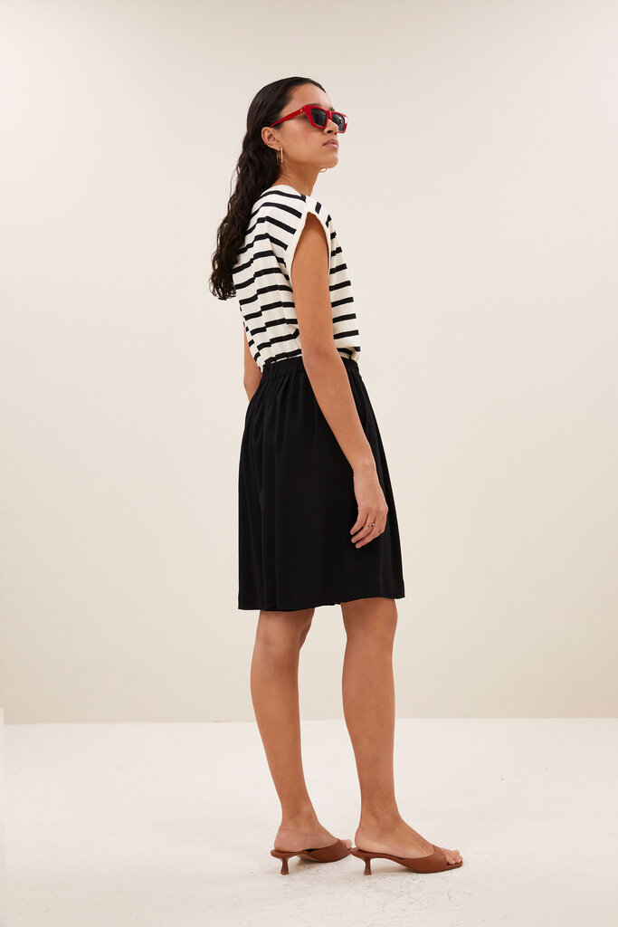 By Bar Dolce Short