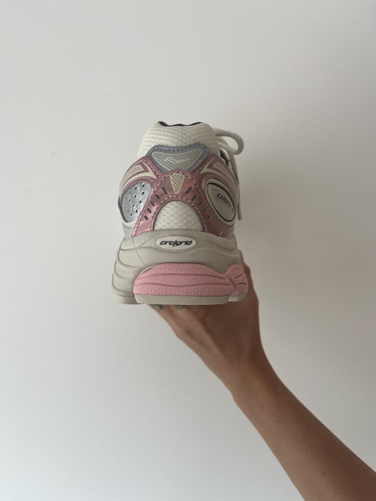 Saucony Progrid Omni 9