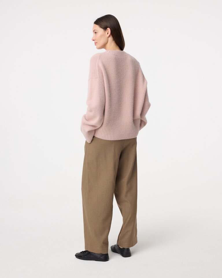 Knit-ted Wolf Pullover