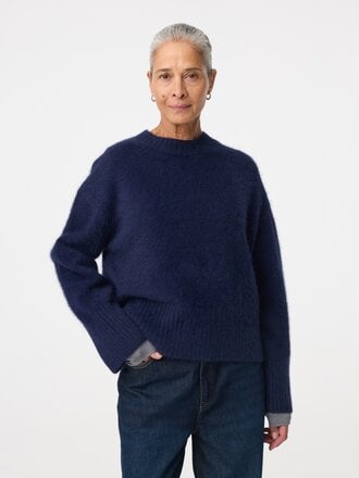 Knit-ted Wolf Pullover