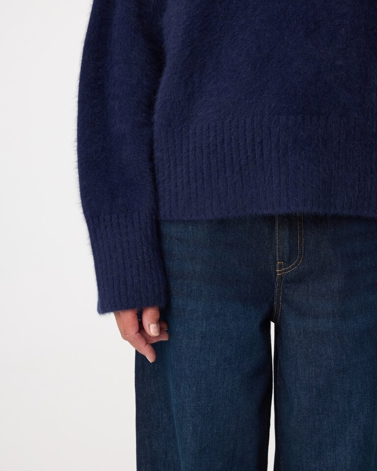 Knit-ted Wolf Pullover