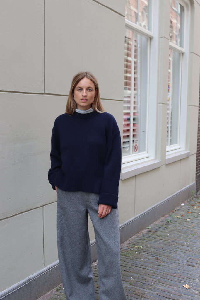 Gris Sartre Sweater