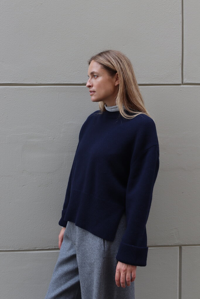 Gris Sartre Sweater