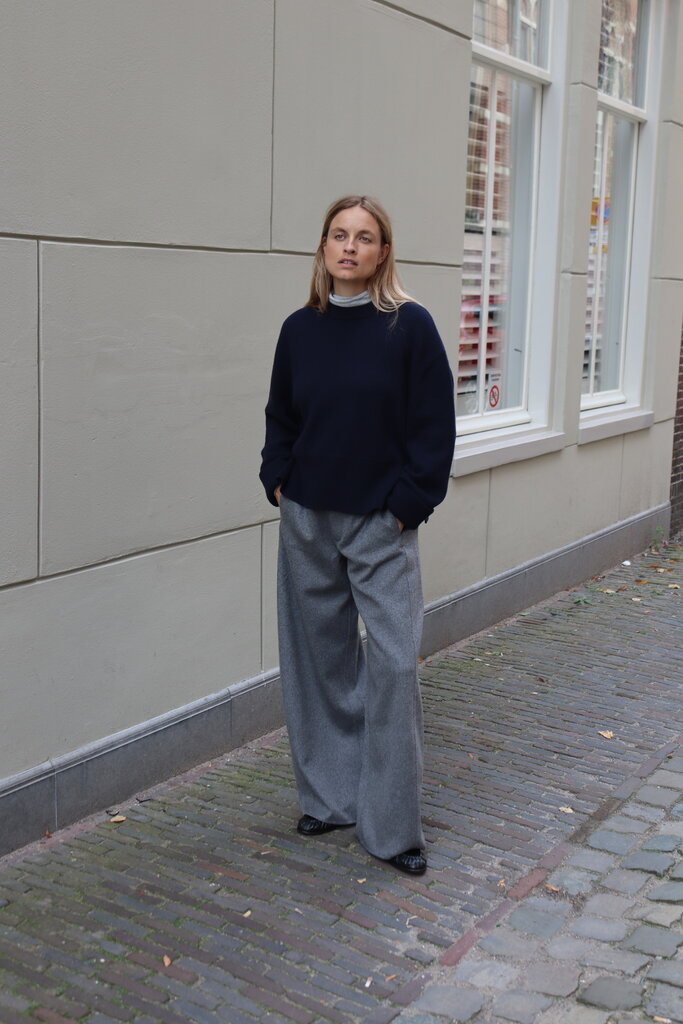 Gris Sartre Sweater