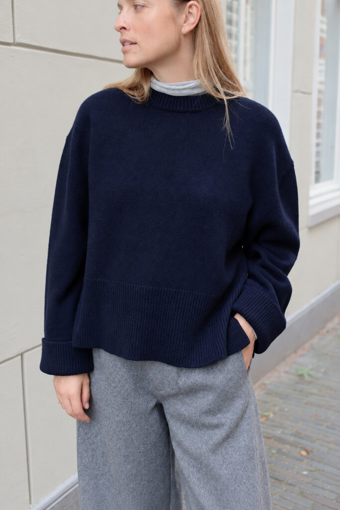 Gris Sartre Sweater