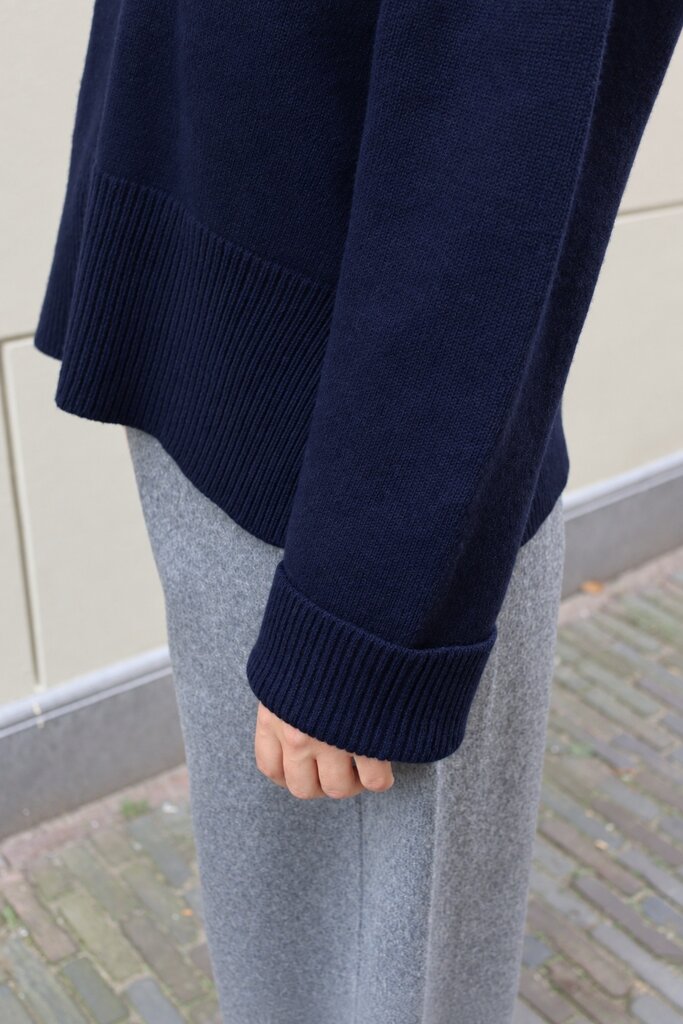Gris Sartre Sweater