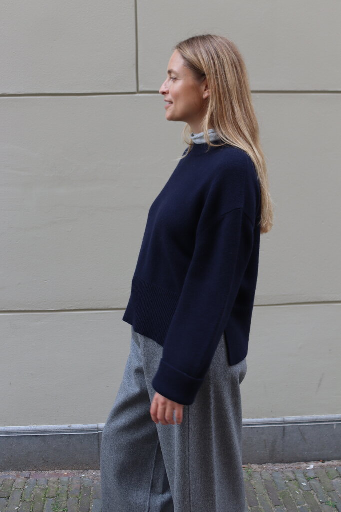 Gris Sartre Sweater