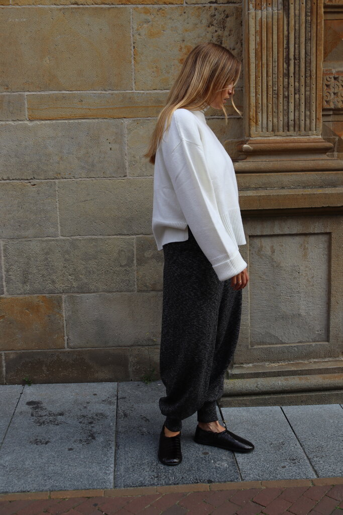 Gris Sartre Sweater