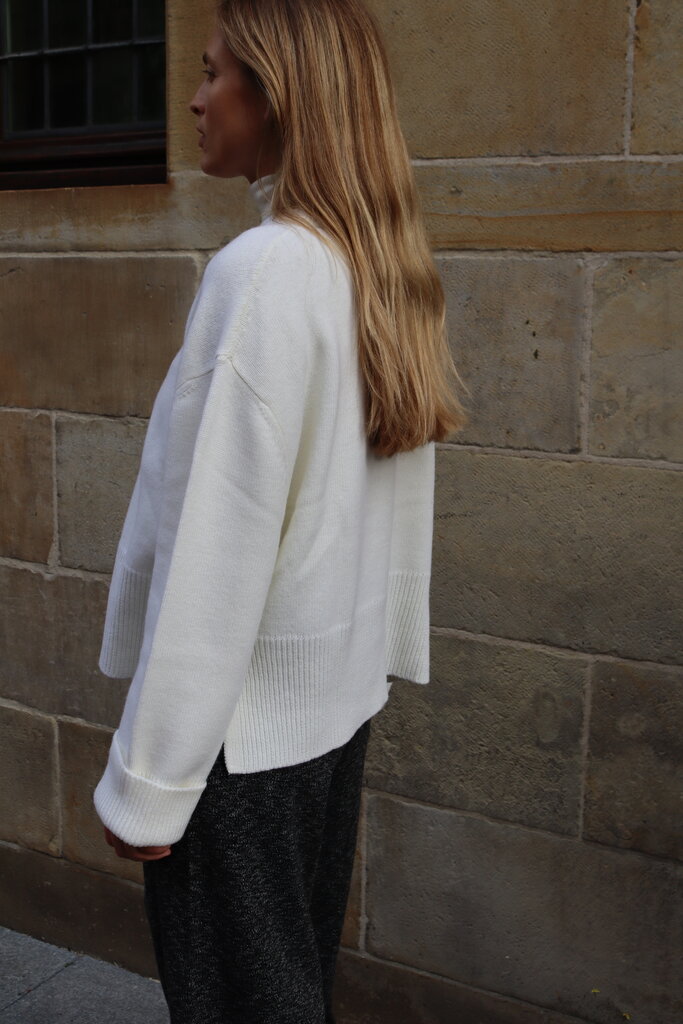 Gris Sartre Sweater