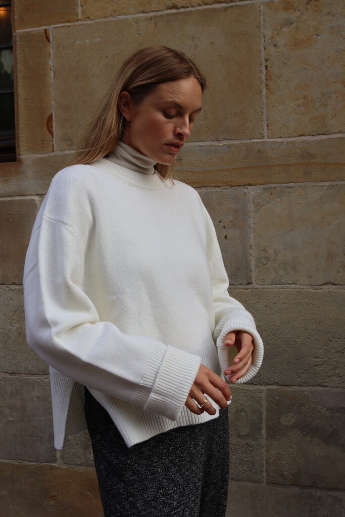 Gris Sartre Sweater