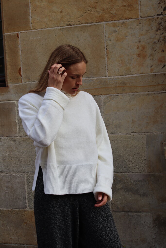Gris Sartre Sweater