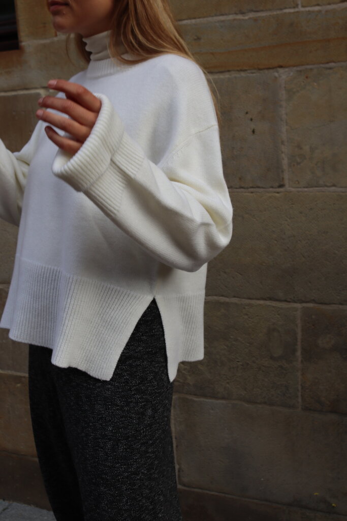 Gris Sartre Sweater