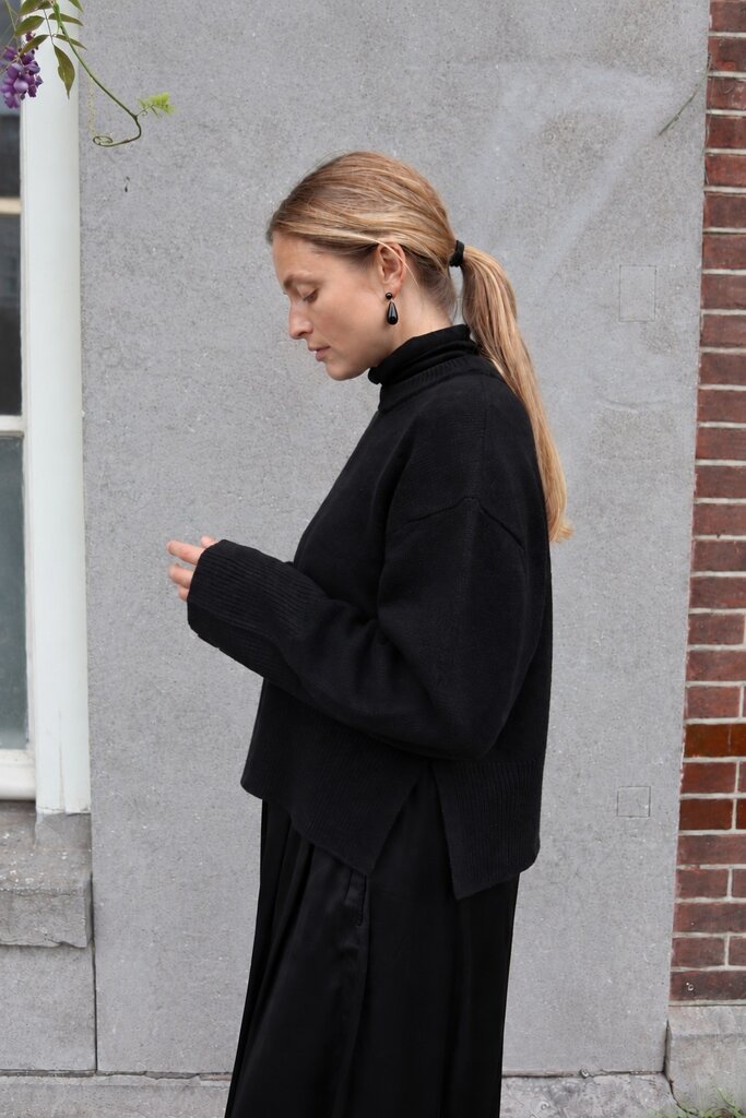 Gris Sartre Sweater