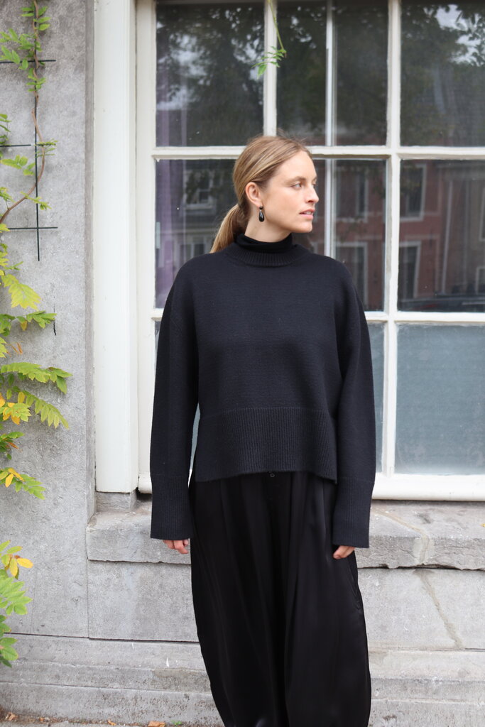 Gris Sartre Sweater