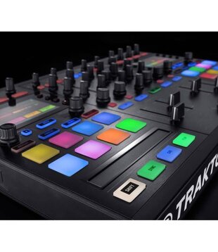 Traktor Kontrol S4