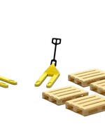 N-Train 2 Yellow pallet jacks and 4 Euro pallets en 4 europallets (211025)