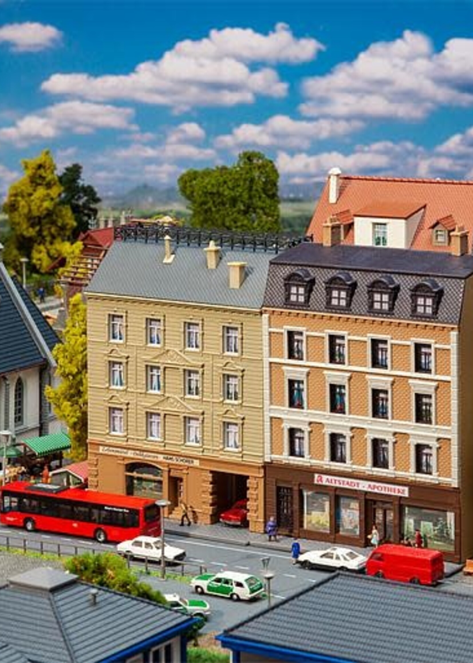 FALLER FALLER 232384 1/160 STADSHUIZEN MET APOTHEEK EN DELICATESSENZAAK