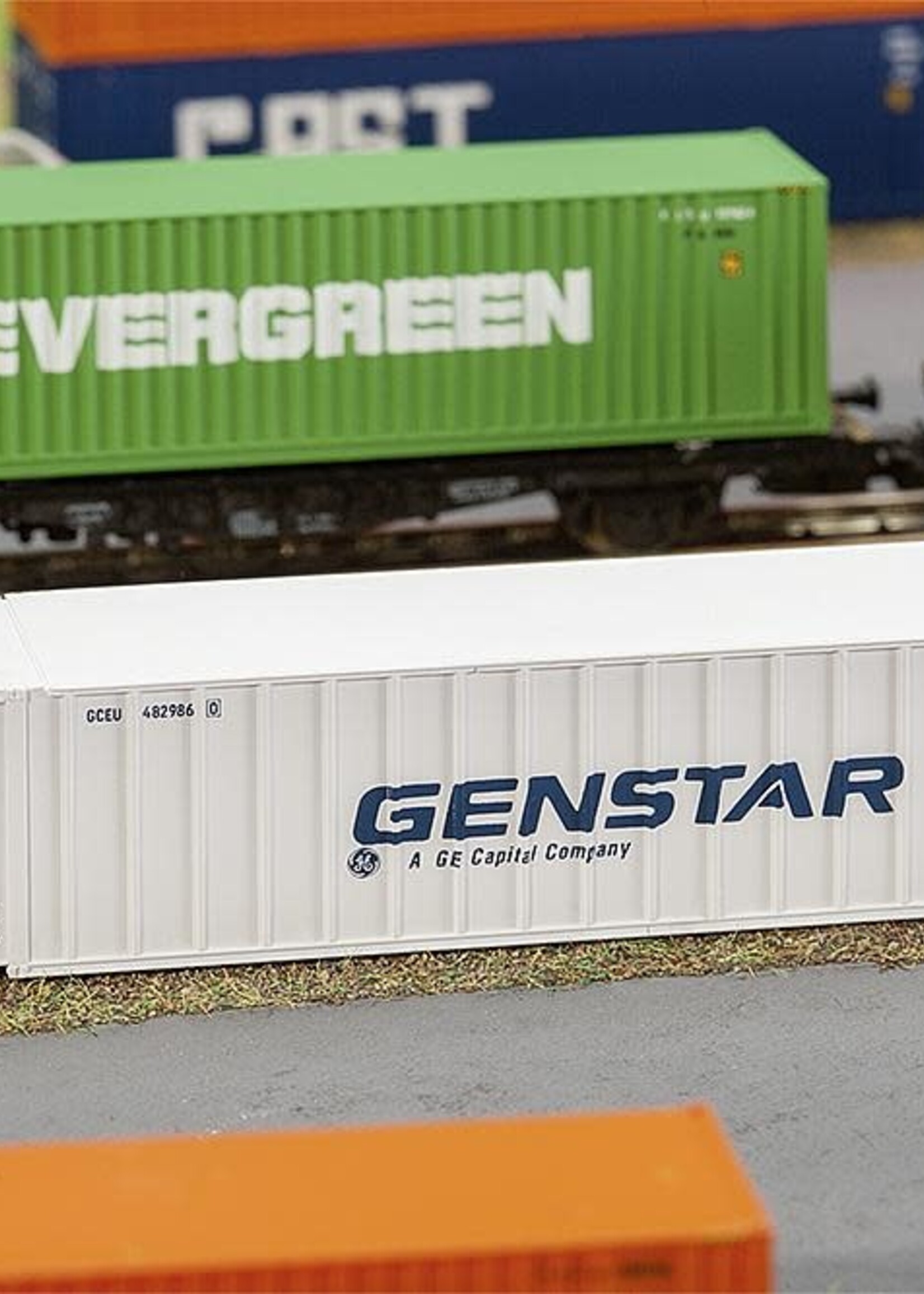 FALLER FALLER 272840 1/160 48’ RIB-SIDE CONTAINER GENSTAR