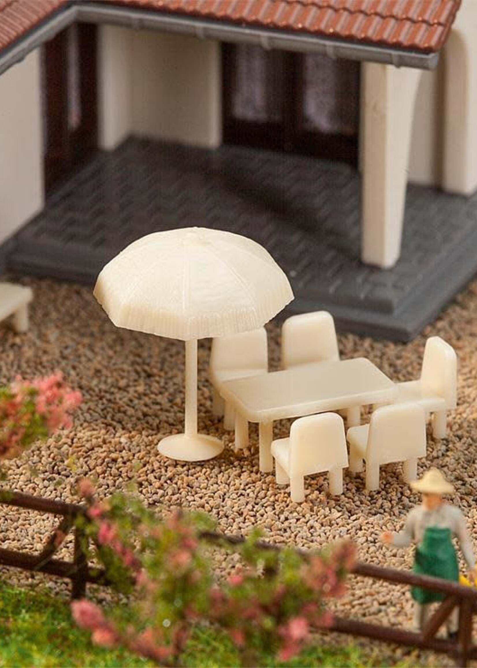 FALLER FALLER 272905 1/160 TAFELS STOELEN ZONNESCHERMEN