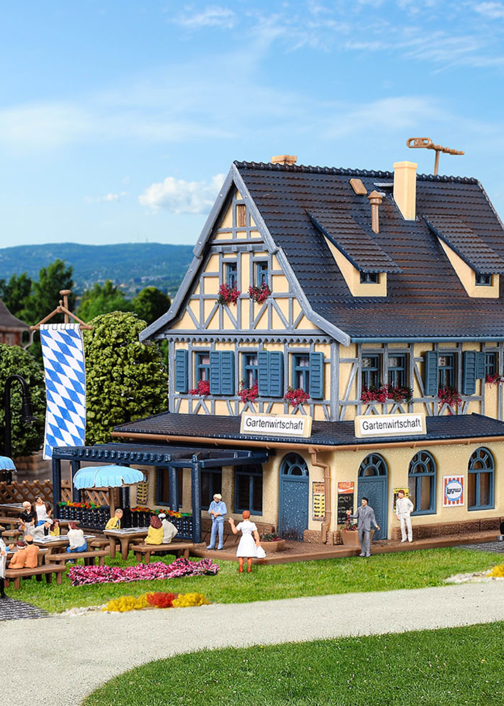 VOLLMER VOLLMER 47698 N Café-Bistro mit Inneneinrichtung undLED-Beleuchtung, Funktionsbausatz