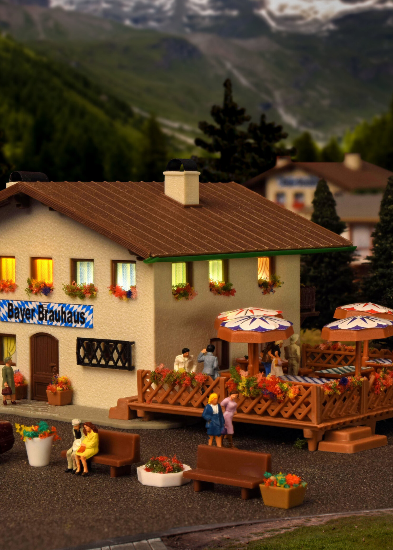 VOLLMER VOLLMER 47747 N Jagdhütte mit Brunnen und Häuschen mit Herz