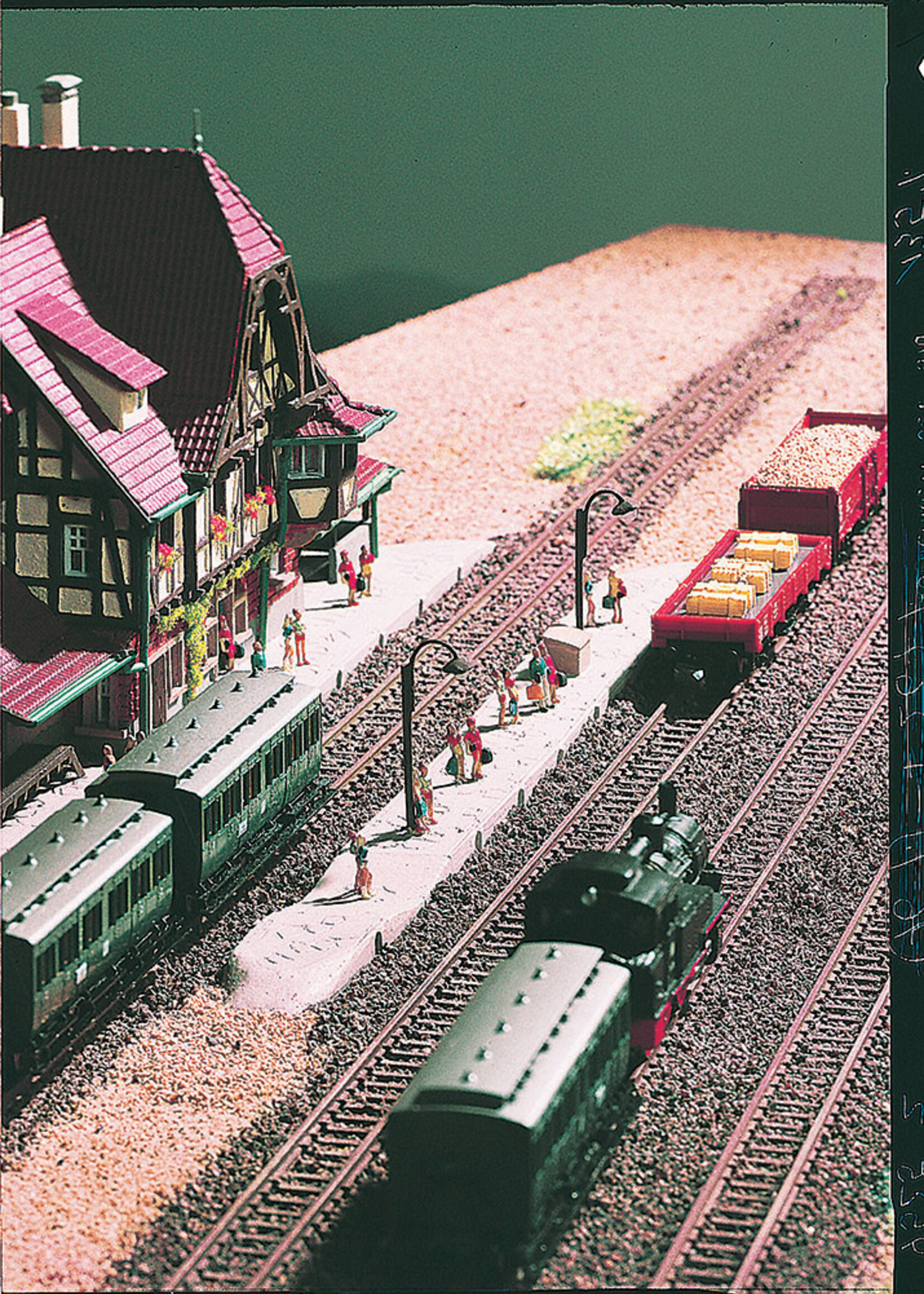 VOLLMER VOLLMER 49525 Z Stille-Nacht-Gedächtnis-Kapelle mit LED-Beleuchtung und Kunstschnee, Funktionsbausatz