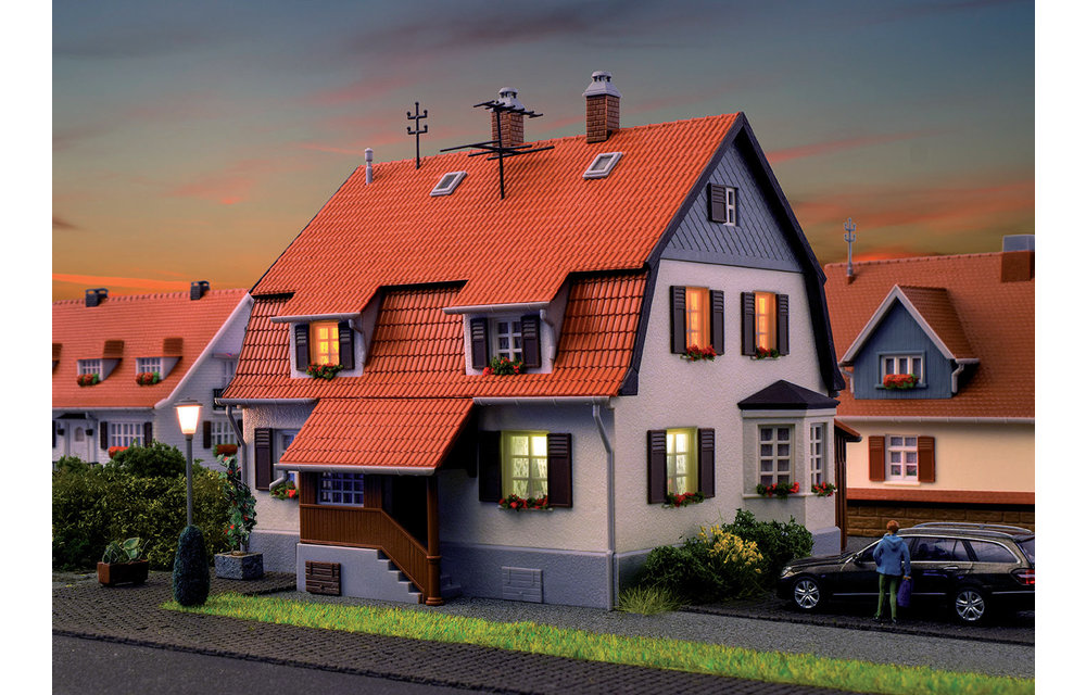 38162 H0 WOHNHAUS MIT ERKER