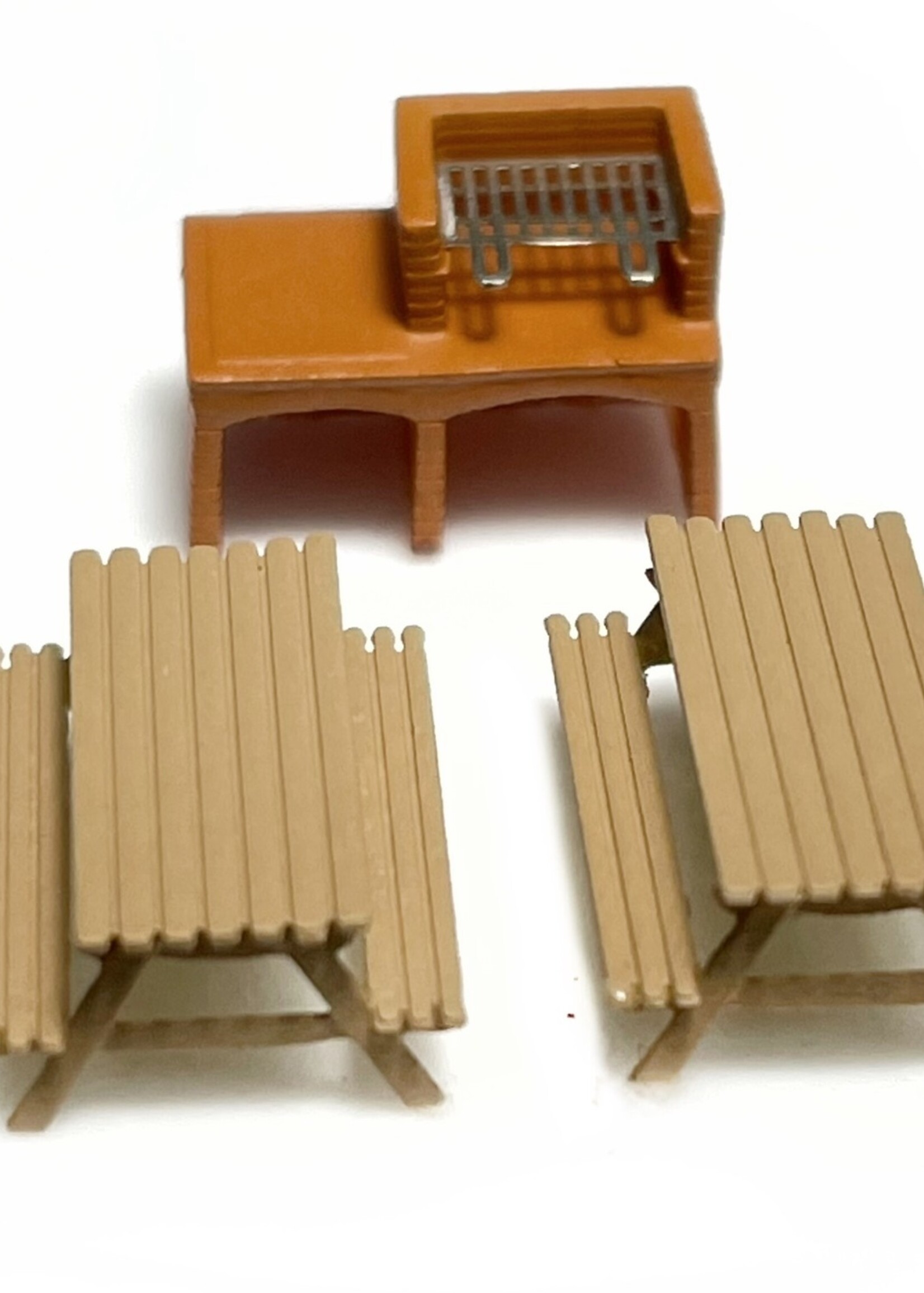 N-Train Parkbarbecue en 2 picknicktafels (211023)