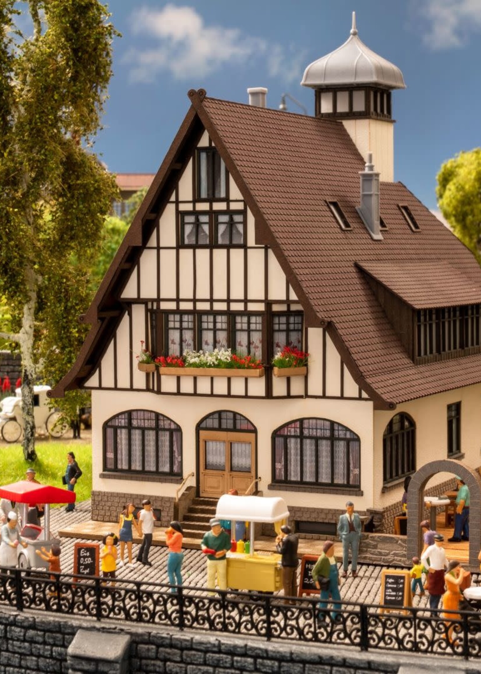 NOCH NOCH 66401 Wirtshaus mit Biergarten  (H0)