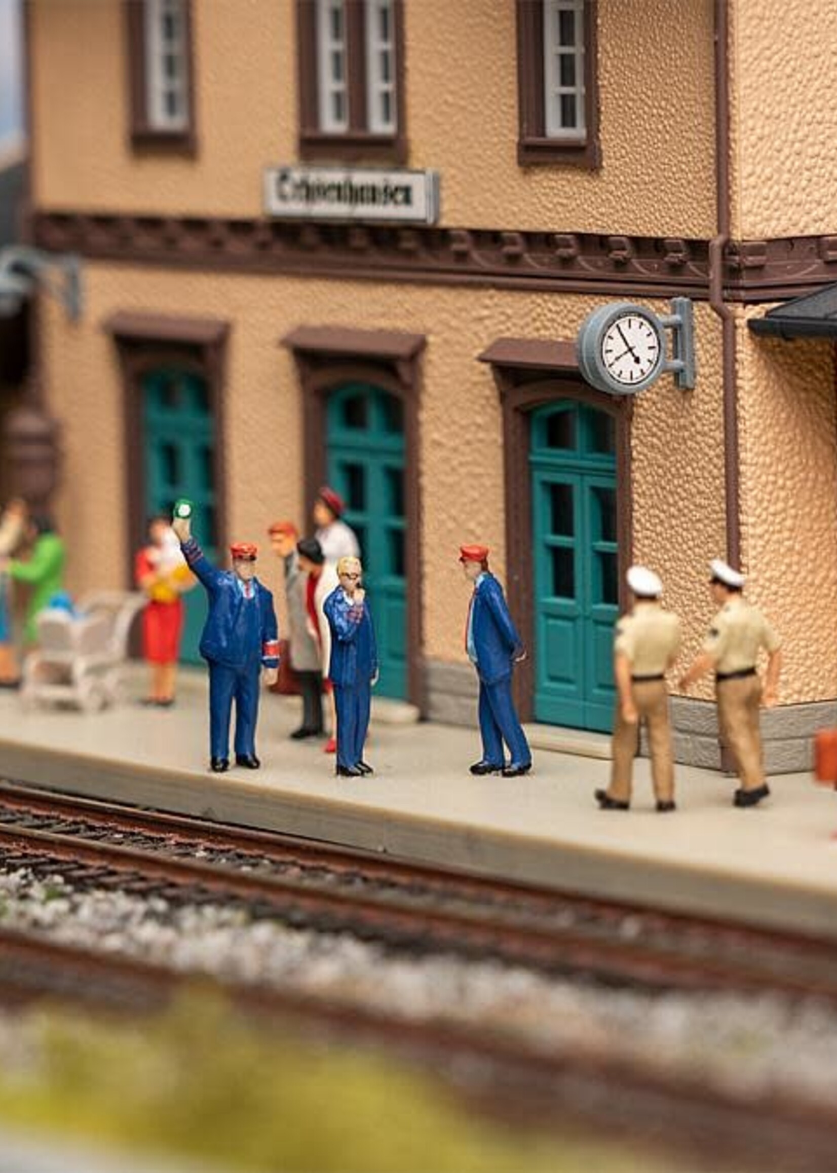 FALLER FALLER 180237 1/87 FIGUREN-SET MET SOUND SPOORWEGPERS. CONDUCTEUR