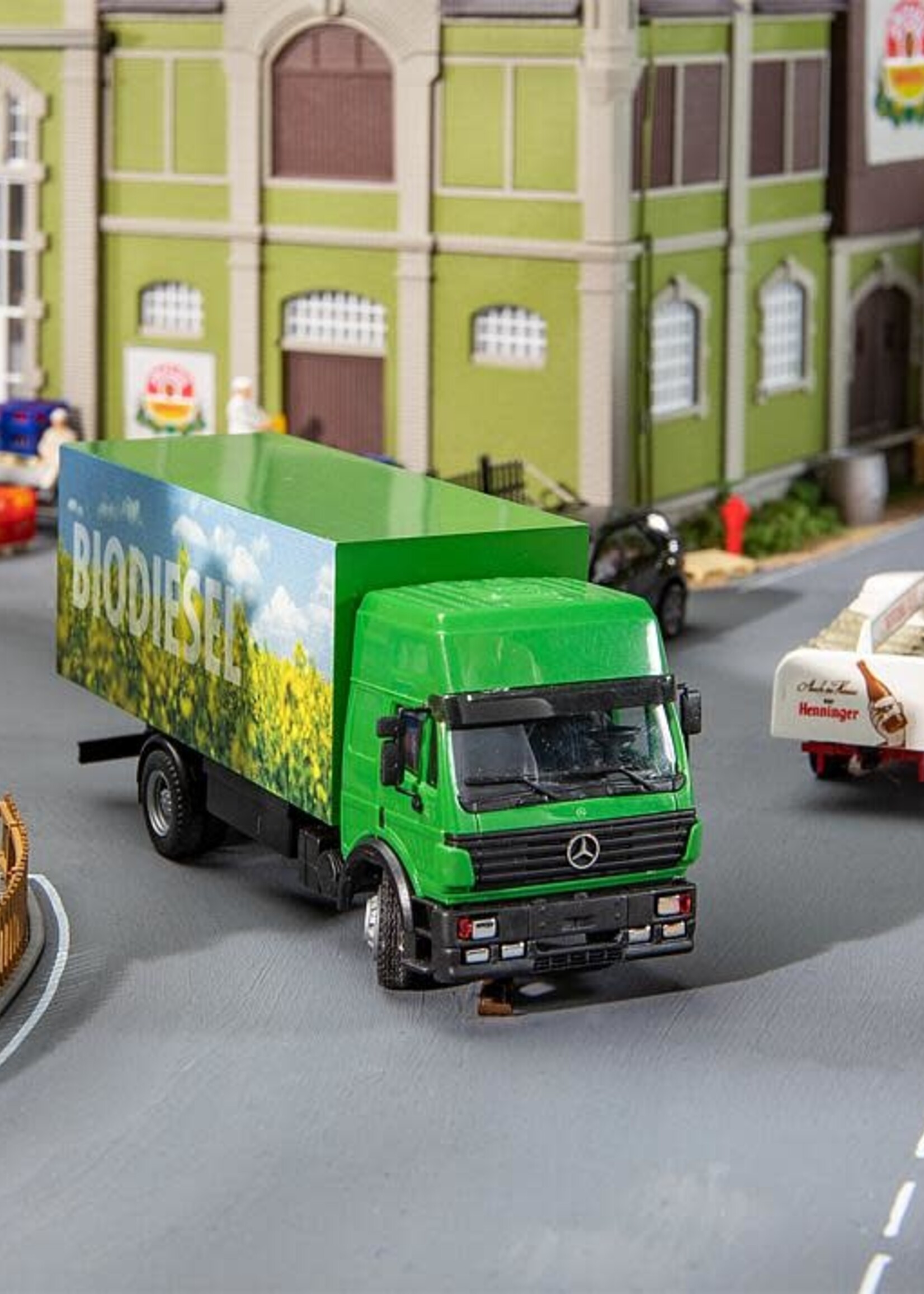 FALLER FALLER 161436 1/87 VRACHTWAGEN MB SK BIODIESEL (HERPA) (5/22) *
