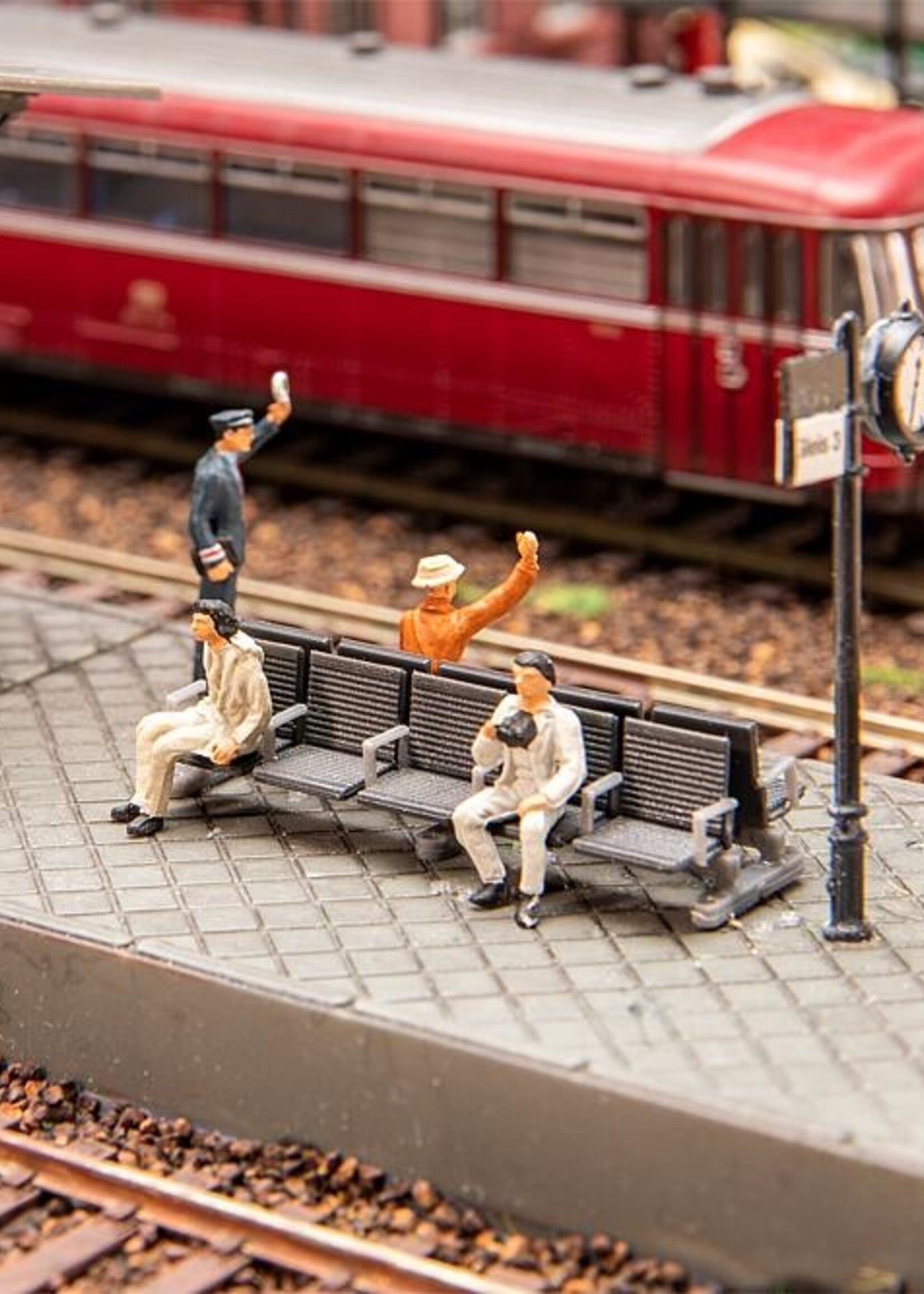 FALLER 180867 1/87 PERRONBANKEN 2 ST. (4/23) *
