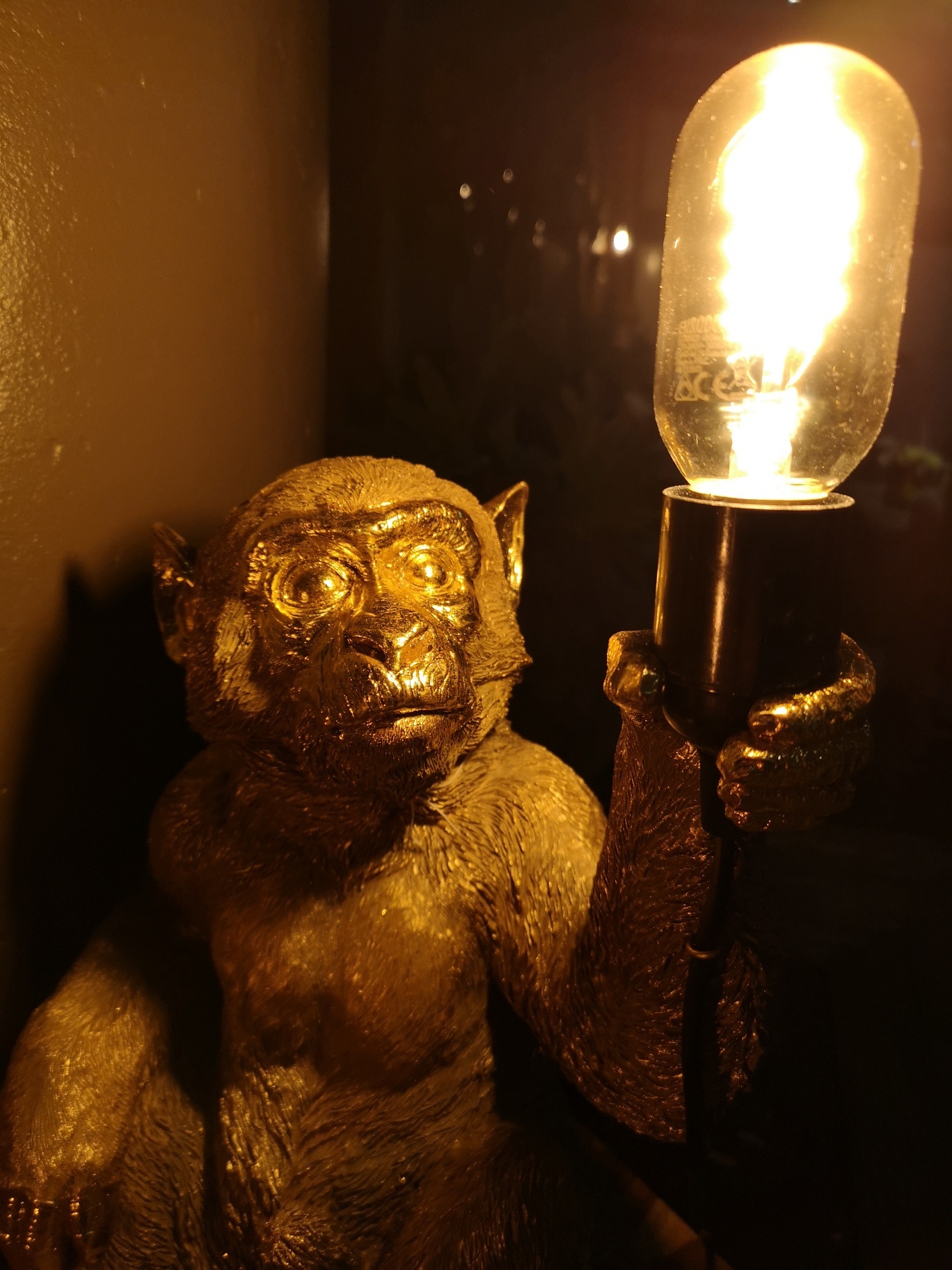 Tafellamp aap zittend goud