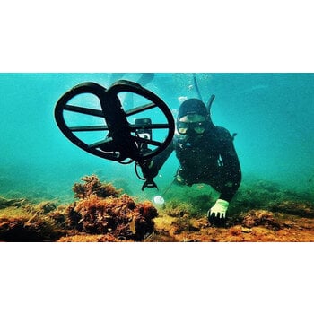 Underwater metal detectors