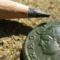 Hoe maak je oude munten schoon?