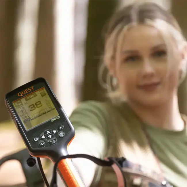 Quest Quest S30 Multifrequenz-Metalldetektor für Land, Strand und Wasser