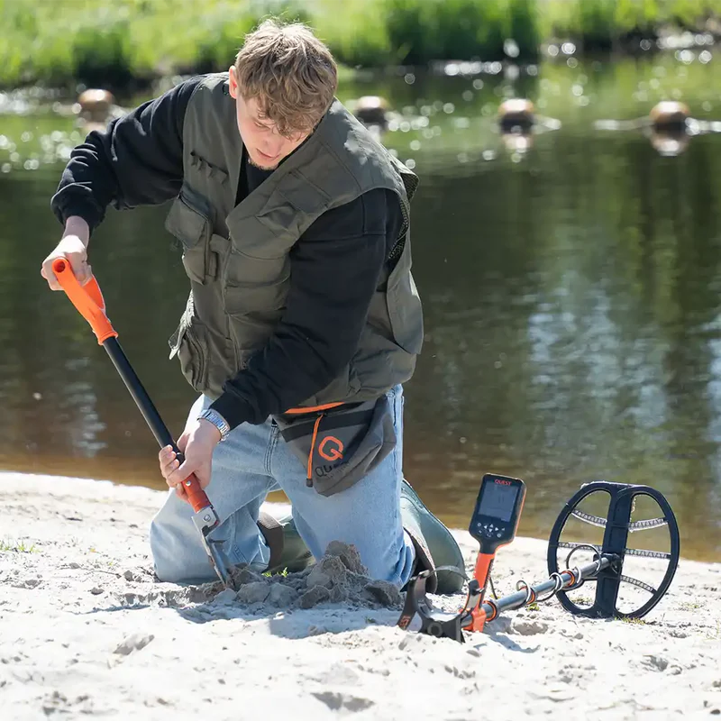 Quest Quest S PRO Multifrequency Metal Detector with Wireless Headphones